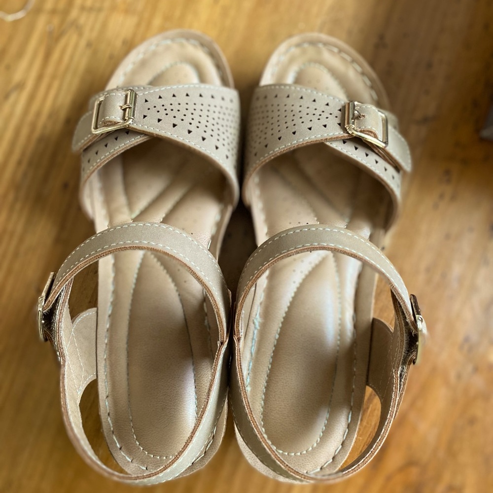 Super cute and go with anything!!!